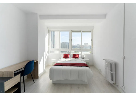 Mieszkanie do wynajęcia - Calle de Orense Madrid, Hiszpania, 190 m², 939 USD (3775 PLN), NET-96875396