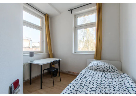 Mieszkanie do wynajęcia - Petersburger Straße Berlin, Niemcy, 97 m², 804 USD (3089 PLN), NET-96873721