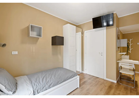 Mieszkanie do wynajęcia - Via Isaac Newton Milan, Włochy, 16 m², 1082 USD (4264 PLN), NET-96929951