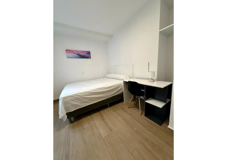 Dom do wynajęcia - Avenida de Baviera Madrid, Hiszpania, 240 m², 604 USD (2471 PLN), NET-96958168