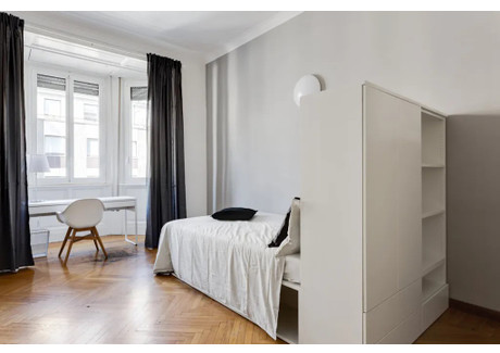 Mieszkanie do wynajęcia - Via Annibale Caretta Milan, Włochy, 369 m², 938 USD (3695 PLN), NET-97024409
