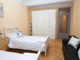 Mieszkanie do wynajęcia - Calle de Miguel Moya Madrid, Hiszpania, 190 m², 651 USD (2567 PLN), NET-97433277