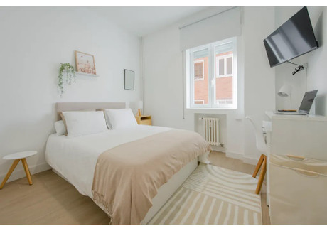 Mieszkanie do wynajęcia - Paseo de la Castellana Madrid, Hiszpania, 200 m², 549 USD (2214 PLN), NET-97590505