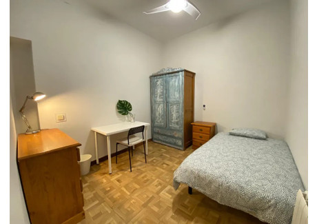 Mieszkanie do wynajęcia - Calle del Carmen Madrid, Hiszpania, 140 m², 554 USD (2126 PLN), NET-97742007