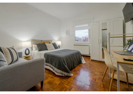 Mieszkanie do wynajęcia - Calle de Nieremberg Madrid, Hiszpania, 100 m², 584 USD (2354 PLN), NET-97742040