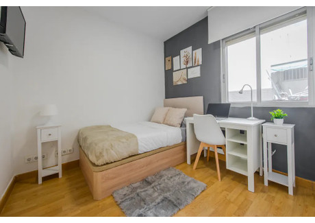 Mieszkanie do wynajęcia - Calle de Téllez Madrid, Hiszpania, 130 m², 505 USD (2036 PLN), NET-97742116