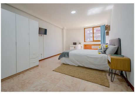 Mieszkanie do wynajęcia - Calle del Doctor Esquerdo Madrid, Hiszpania, 200 m², 793 USD (3197 PLN), NET-97778424