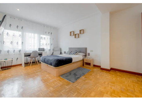 Mieszkanie do wynajęcia - Paseo de la Castellana Madrid, Hiszpania, 240 m², 628 USD (2529 PLN), NET-97806016