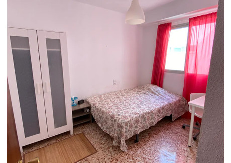 Mieszkanie do wynajęcia - Calle Esteban Ballester Valencia, Hiszpania, 142 m², 388 USD (1621 PLN), NET-97862128