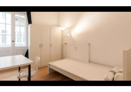 Mieszkanie do wynajęcia - Königin-Elisabeth-Straße Berlin, Niemcy, 162 m², 740 USD (2982 PLN), NET-97886256