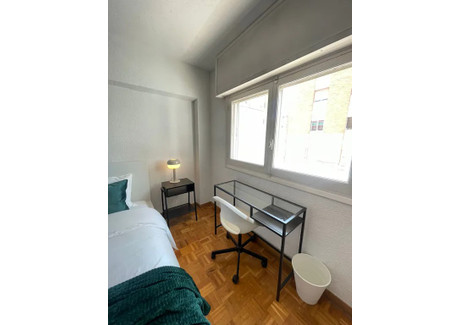 Mieszkanie do wynajęcia - Calle San Ramón Nonato Madrid, Hiszpania, 134 m², 917 USD (3521 PLN), NET-98189795