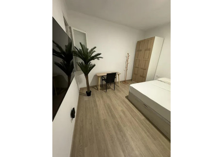 Mieszkanie do wynajęcia - Avinguda de Mistral Barcelona, Hiszpania, 140 m², 516 USD (2140 PLN), NET-98393198