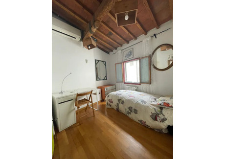 Mieszkanie do wynajęcia - Via dei Castellani Florence, Włochy, 143 m², 786 USD (3284 PLN), NET-98722488