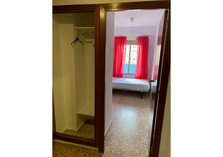 Mieszkanie do wynajęcia - Calle Esteban Ballester Valencia, Hiszpania, 146 m², 262 USD (1070 PLN), NET-98854394