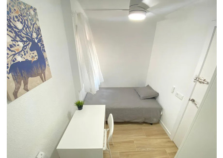 Mieszkanie do wynajęcia - Calle de la Garganta de Aisa Madrid, Hiszpania, 80 m², 554 USD (2129 PLN), NET-98885610