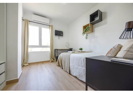 Mieszkanie do wynajęcia - Carrer del Doctor Vicent Zaragoza Valencia, Hiszpania, 180 m², 589 USD (2416 PLN), NET-98924250