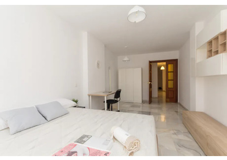 Mieszkanie do wynajęcia - Calle Natalia Málaga, Hiszpania, 120 m², 635 USD (2596 PLN), NET-99188968