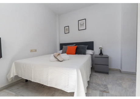 Mieszkanie do wynajęcia - Calle Martínez de la Rosa Málaga, Hiszpania, 90 m², 626 USD (2516 PLN), NET-99189339