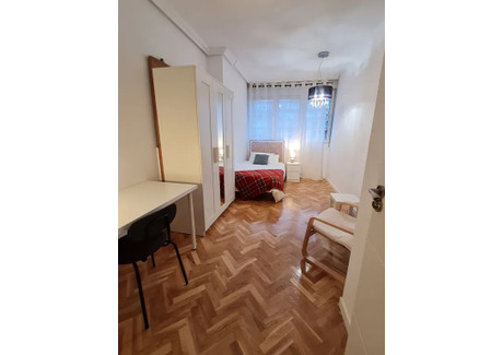 Mieszkanie do wynajęcia - Calle de Oña Madrid, Hiszpania, 117 m², 535 USD (2144 PLN), NET-99410186