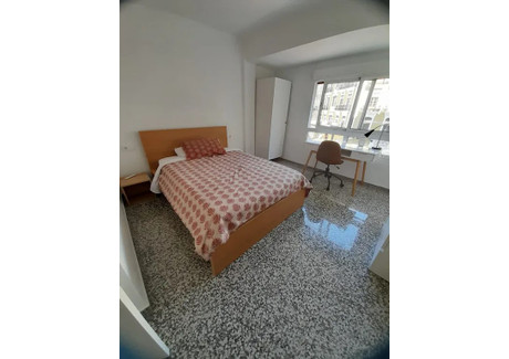 Mieszkanie do wynajęcia - Carrer Cadis Valencia, Hiszpania, 90 m², 494 USD (1898 PLN), NET-99465922