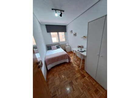 Mieszkanie do wynajęcia - Calle de Maseda Madrid, Hiszpania, 140 m², 547 USD (2139 PLN), NET-99594106