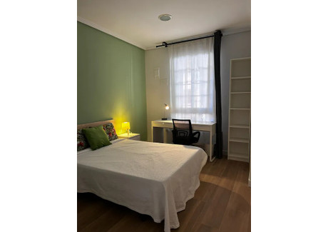 Dom do wynajęcia - Calle Roma Madrid, Hiszpania, 350 m², 686 USD (2868 PLN), NET-99726849