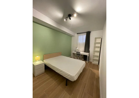 Dom do wynajęcia - Calle Roma Madrid, Hiszpania, 350 m², 656 USD (2685 PLN), NET-99752972