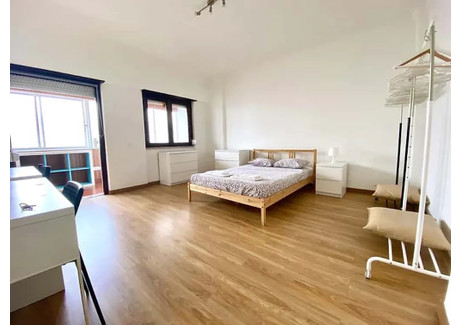 Mieszkanie do wynajęcia - Rua Morais Soares Lisbon, Portugalia, 90 m², 567 USD (2354 PLN), NET-99806020