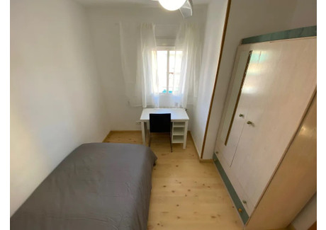 Mieszkanie do wynajęcia - Calle del Escoriaza Madrid, Hiszpania, 100 m², 419 USD (1609 PLN), NET-99874321