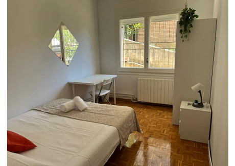 Mieszkanie do wynajęcia - Carrer de Palou Barcelona, Hiszpania, 80 m², 546 USD (2188 PLN), NET-99902201