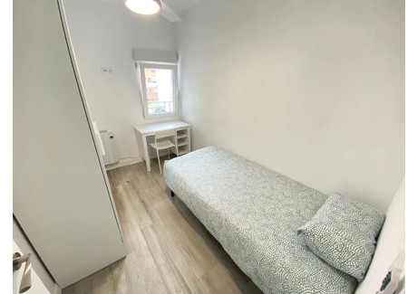 Mieszkanie do wynajęcia - Calle de Encarnación Oviol Madrid, Hiszpania, 80 m², 417 USD (1672 PLN), NET-92868453