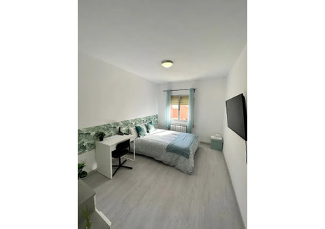 Mieszkanie do wynajęcia - Calle de la Vereda del Carmen Madrid, Hiszpania, 69 m², 813 USD (3146 PLN), NET-93250519