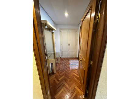 Mieszkanie do wynajęcia - Calle de la Infanta Mercedes Madrid, Hiszpania, 77 m², 1668 USD (6571 PLN), NET-93280623
