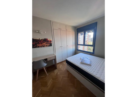 Mieszkanie do wynajęcia - Calle de Caleruega Madrid, Hiszpania, 160 m², 594 USD (2381 PLN), NET-93308282