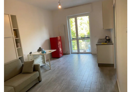 Mieszkanie do wynajęcia - Via Sebastiano Veniero Milan, Włochy, 38 m², 2087 USD (8012 PLN), NET-93586055