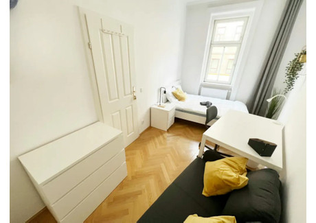 Mieszkanie do wynajęcia - Neustiftgasse Vienna, Austria, 72 m², 714 USD (2792 PLN), NET-94288462