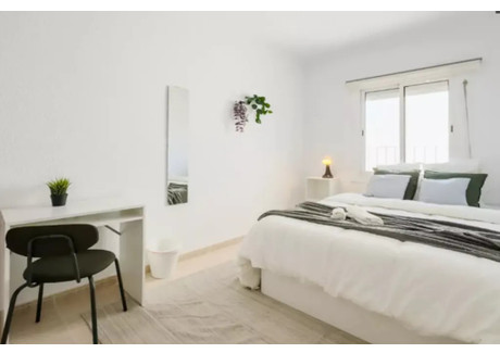 Mieszkanie do wynajęcia - Carrer de les Acàcies Barcelona, Hiszpania, 140 m², 613 USD (2564 PLN), NET-95804598