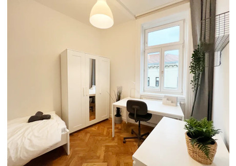 Mieszkanie do wynajęcia - Neustiftgasse Vienna, Austria, 76 m², 647 USD (2529 PLN), NET-95993671