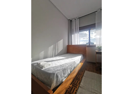 Mieszkanie do wynajęcia - Rua de Santa Catarina Porto, Portugalia, 115 m², 505 USD (2072 PLN), NET-99021830