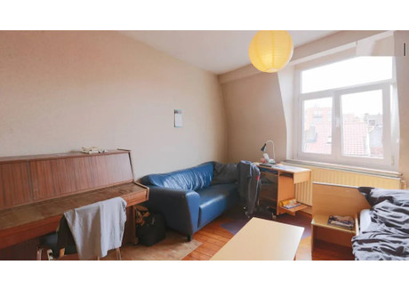 Mieszkanie do wynajęcia - Rue du Champ de la Couronne Brussels, Belgia, 70 m², 512 USD (2126 PLN), NET-90195357