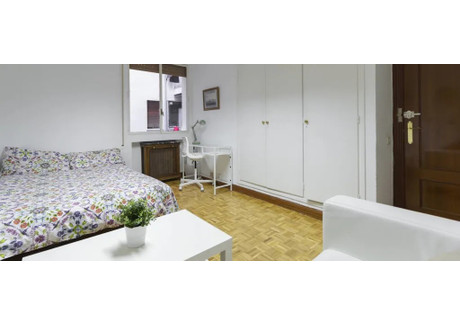 Mieszkanie do wynajęcia - Calle de Rosario Pino Madrid, Hiszpania, 215 m², 742 USD (2976 PLN), NET-90196588