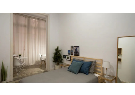 Mieszkanie do wynajęcia - Carrer Gran de Gràcia Barcelona, Hiszpania, 200 m², 911 USD (3780 PLN), NET-90198250