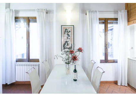 Mieszkanie do wynajęcia - Via di San Niccolò Florence, Włochy, 30 m², 1455 USD (5920 PLN), NET-90199372