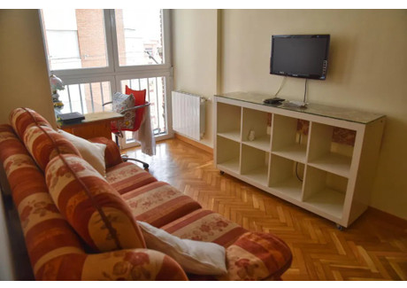 Mieszkanie do wynajęcia - Calle de Genista Madrid, Hiszpania, 55 m², 1000 USD (3829 PLN), NET-90207666