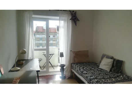 Mieszkanie do wynajęcia - Praça Professor Santos Andrea Lisbon, Portugalia, 50 m², 496 USD (2027 PLN), NET-90208591