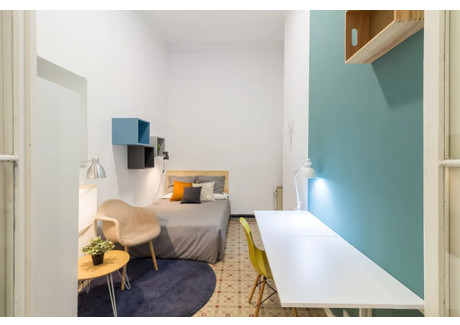 Mieszkanie do wynajęcia - Carrer Gran de Gràcia Barcelona, Hiszpania, 200 m², 1009 USD (4189 PLN), NET-90209260