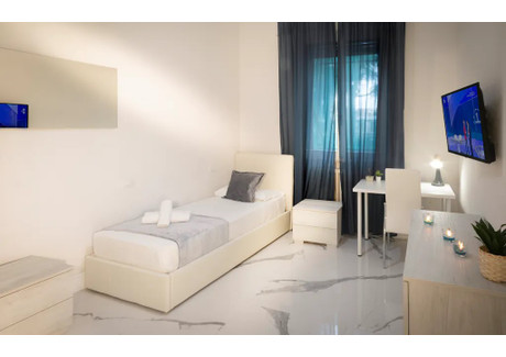 Mieszkanie do wynajęcia - Viale Aleardo Aleardi Florence, Włochy, 135 m², 703 USD (2770 PLN), NET-90209991