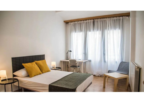 Mieszkanie do wynajęcia - Calle Castellón Valencia, Hiszpania, 150 m², 375 USD (1511 PLN), NET-90200646