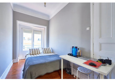 Mieszkanie do wynajęcia - Rua Augusto Gil Lisbon, Portugalia, 100 m², 520 USD (2158 PLN), NET-90214275