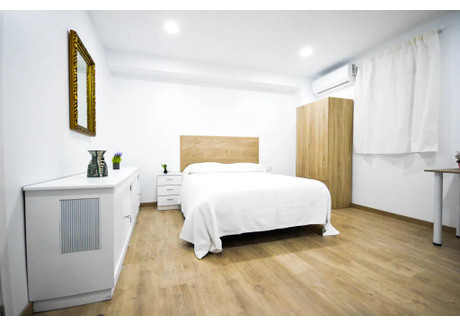Mieszkanie do wynajęcia - Carrer del Mestre Sosa Valencia, Hiszpania, 25 m², 655 USD (2583 PLN), NET-90214487